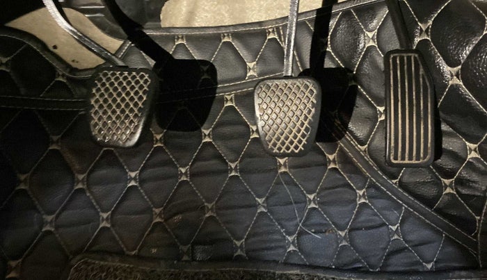 2015 Honda Brio VX MT, Petrol, Manual, 36,403 km, Pedals