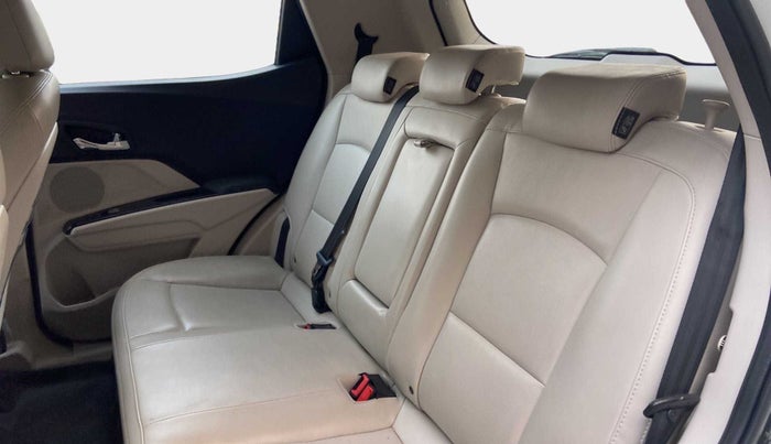 2019 Mahindra XUV300 W8 (O) 1.2 PETROL, Petrol, Manual, 11,249 km, Right Side Rear Door Cabin