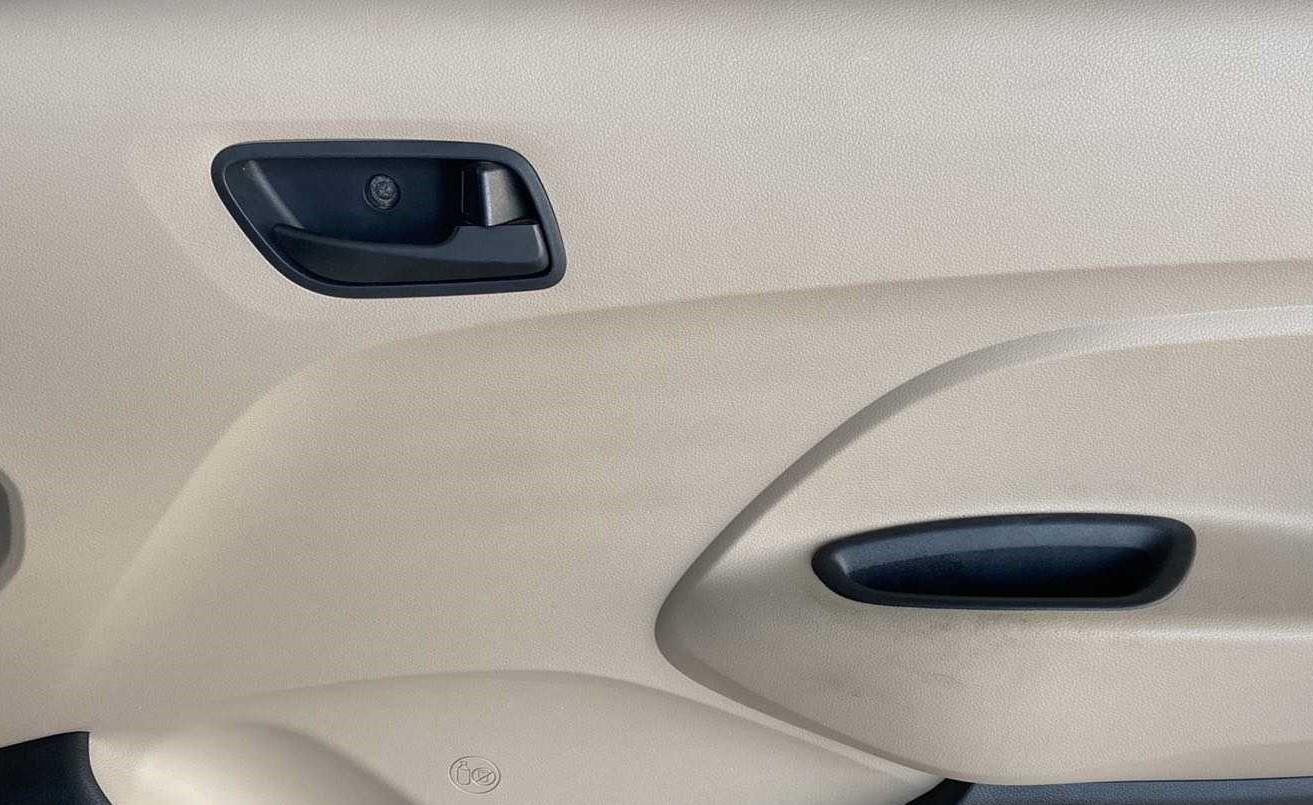 2021 Hyundai NEW SANTRO ERA EXECUTIVE, Petrol, Manual, 25,181 km, Driver Side Door Panels Control