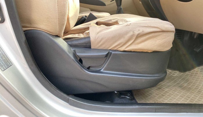 2014 Hyundai Eon MAGNA +, Petrol, Manual, 18,719 km, Driver Side Adjustment Panel