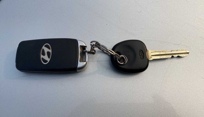 2014 Hyundai Eon MAGNA +, Petrol, Manual, 18,719 km, Key Close Up