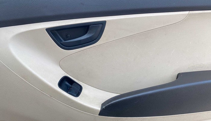 2014 Hyundai Eon MAGNA +, Petrol, Manual, 18,719 km, Driver Side Door Panels Control