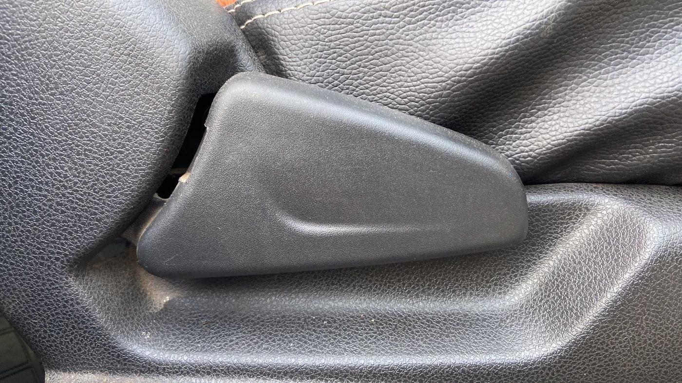 2019 Renault Kwid RXL, Petrol, Manual, 40,144 km, Driver Side Adjustment Panel