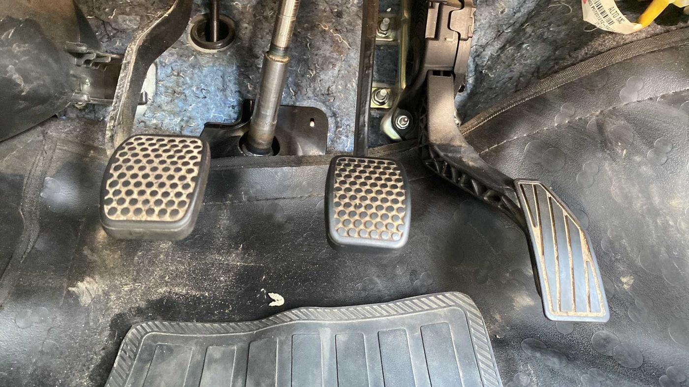 2020 Maruti Alto VXI, Petrol, Manual, 12,300 km, Pedals
