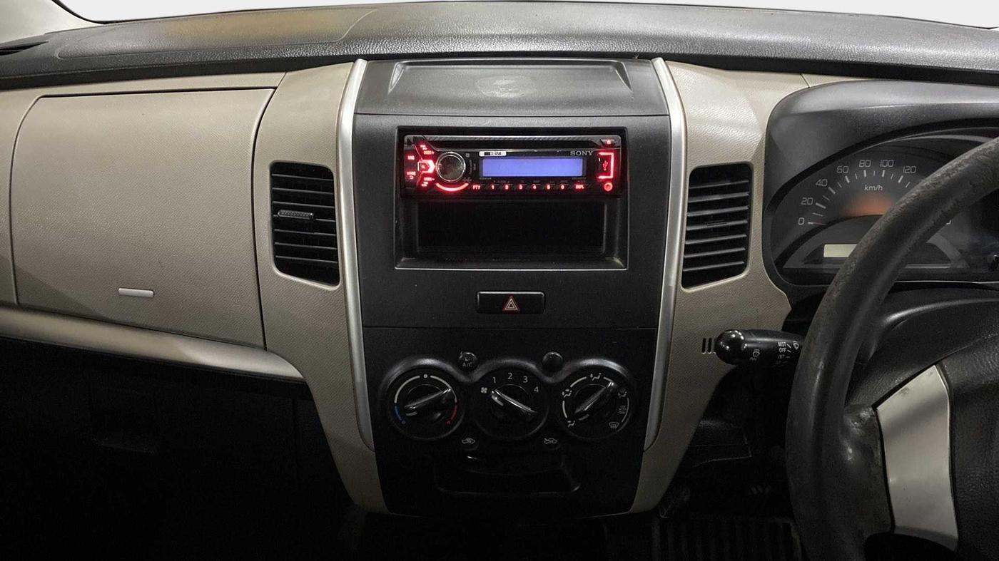 2014 Maruti Wagon R 1.0 LXI, Petrol, Manual, 1,02,910 km, Air Conditioner