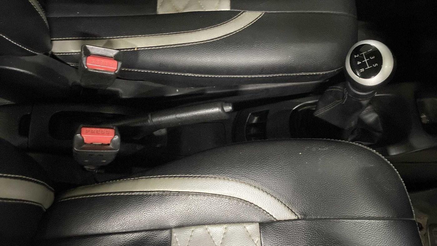2014 Maruti Wagon R 1.0 LXI, Petrol, Manual, 1,02,910 km, Gear Lever