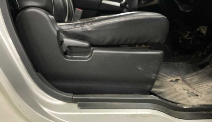 2014 Maruti Wagon R 1.0 LXI, Petrol, Manual, 1,02,910 km, Driver Side Adjustment Panel