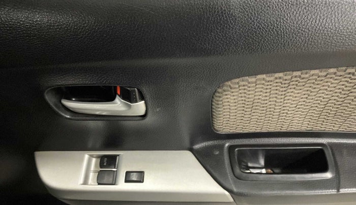 2014 Maruti Wagon R 1.0 LXI, Petrol, Manual, 1,02,910 km, Driver Side Door Panels Control
