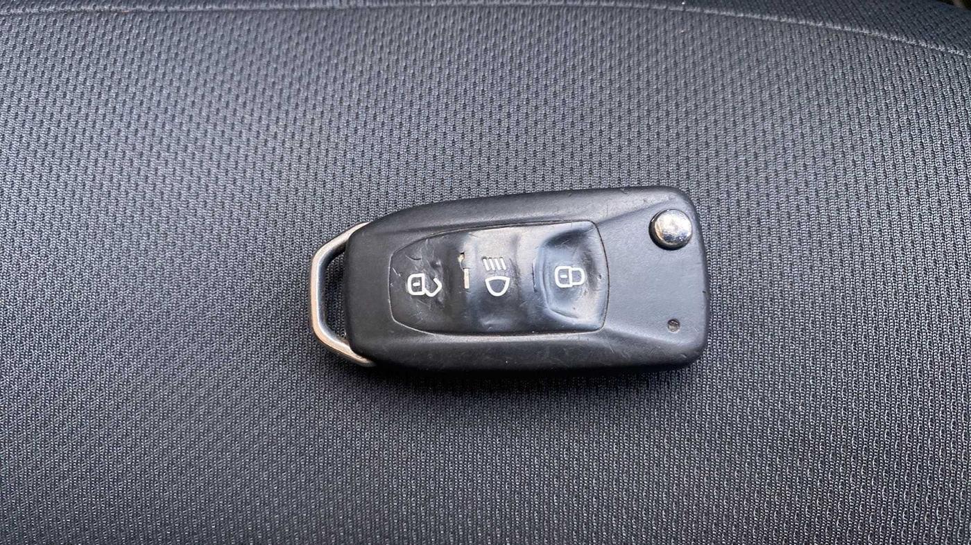 2018 Tata NEXON XM PETROL, Petrol, Manual, 66,373 km, Key Close Up