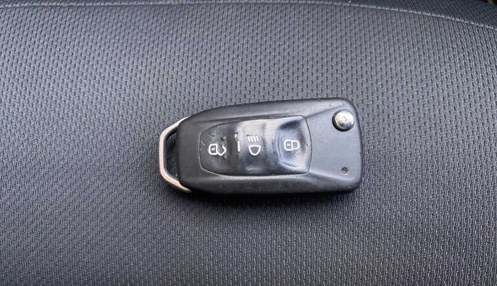2018 Tata NEXON XM PETROL, Petrol, Manual, 66,373 km, Key Close Up