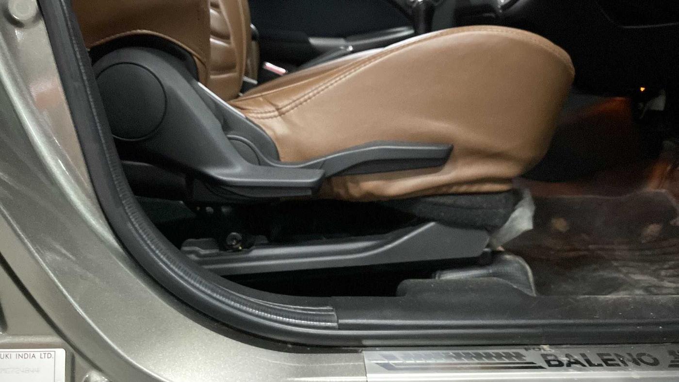 2021 Maruti Baleno ZETA PETROL 1.2, Petrol, Manual, 18,272 km, Driver Side Adjustment Panel