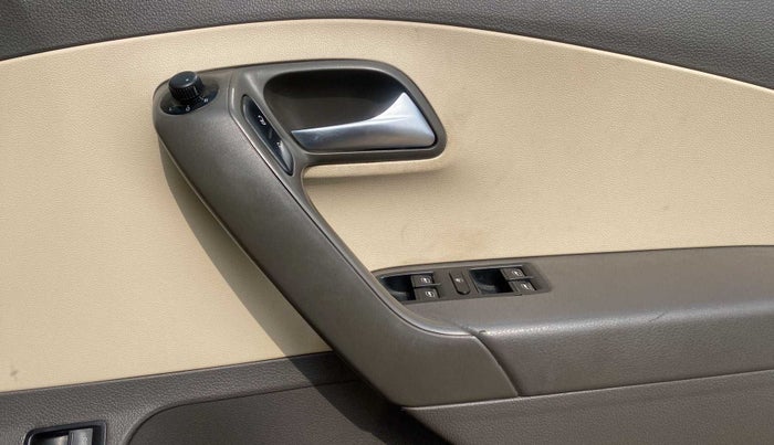 2015 Volkswagen Vento HIGHLINE PLUS 1.5 AT 16 ALLOY, Diesel, Automatic, 1,11,853 km, Driver Side Door Panels Control