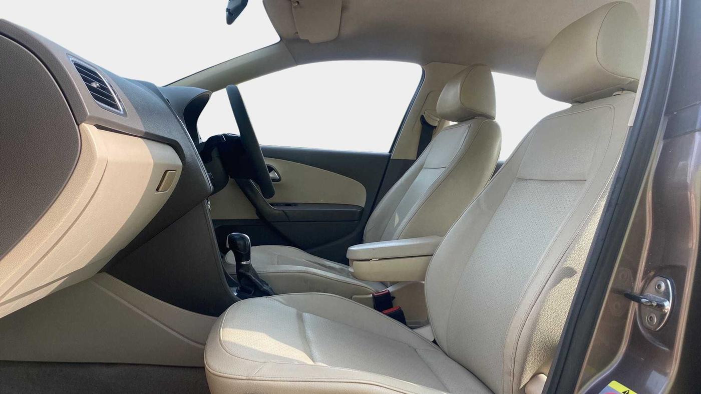 2015 Volkswagen Vento HIGHLINE PLUS 1.5 AT 16 ALLOY, Diesel, Automatic, 1,11,853 km, Right Side Front Door Cabin