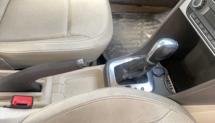 2015 Volkswagen Vento HIGHLINE PLUS 1.5 AT 16 ALLOY, Diesel, Automatic, 1,11,853 km, Gear Lever
