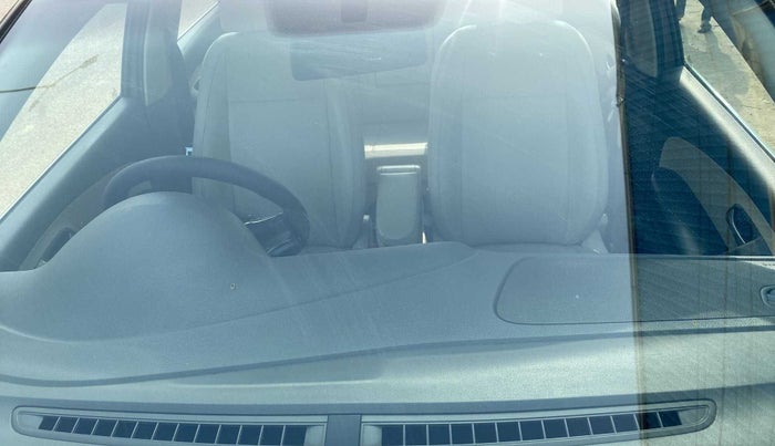 2015 Volkswagen Vento HIGHLINE PLUS 1.5 AT 16 ALLOY, Diesel, Automatic, 1,11,853 km, Front windshield - Minor spot on windshield