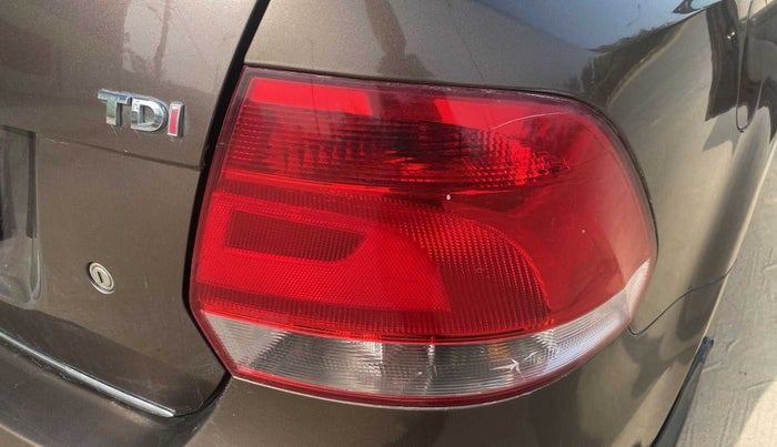 2015 Volkswagen Vento HIGHLINE PLUS 1.5 AT 16 ALLOY, Diesel, Automatic, 1,11,853 km, Right tail light - Minor damage