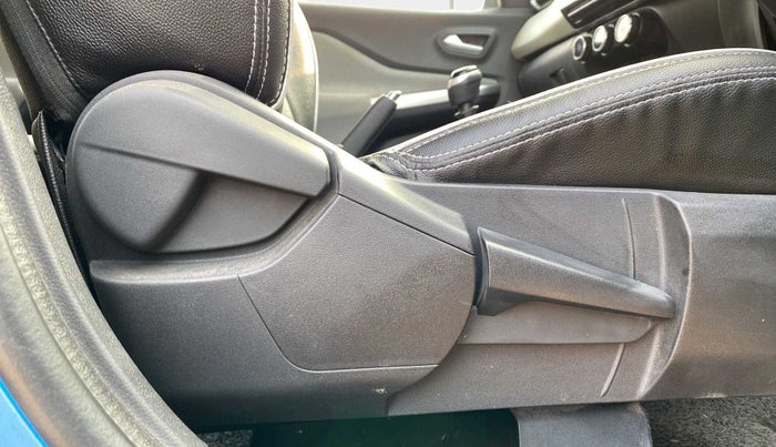 2021 Nissan MAGNITE XV DUAL TONE, Petrol, Manual, 19,286 km, Driver Side Adjustment Panel