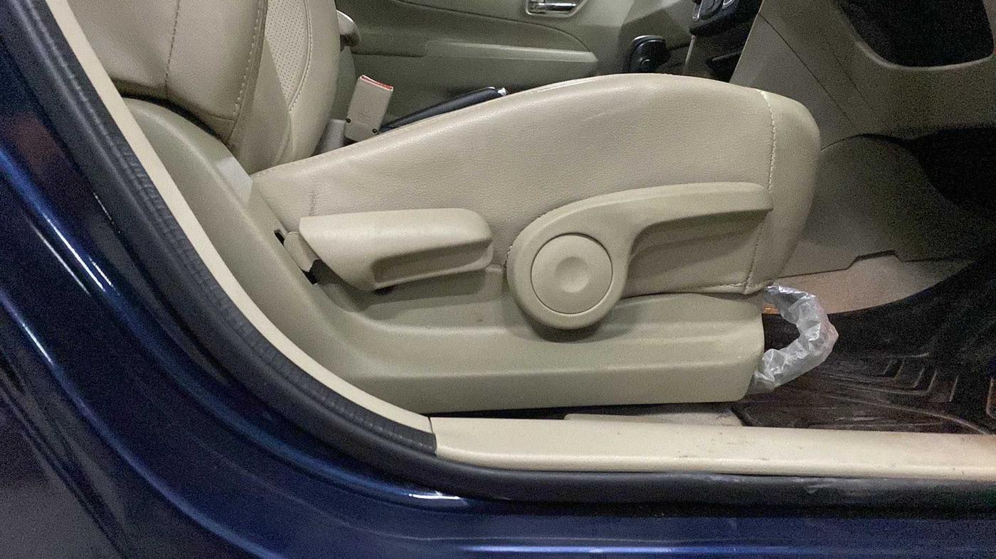 2023 Maruti Ciaz ALPHA  AT 1.5 SHVS PETROL, Petrol, Automatic, 5,460 km, Driver Side Adjustment Panel