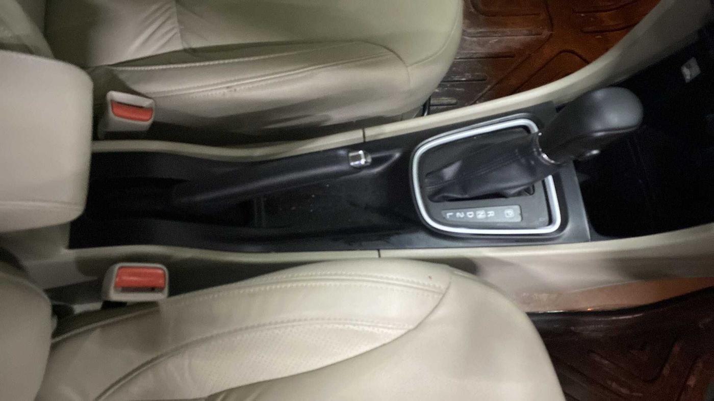 2023 Maruti Ciaz ALPHA  AT 1.5 SHVS PETROL, Petrol, Automatic, 5,460 km, Gear Lever