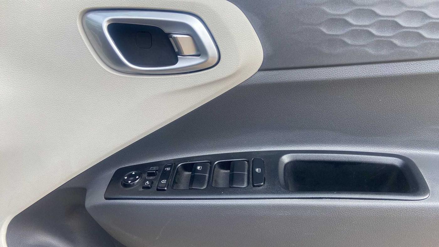 2022 Hyundai AURA SX PLUS 1.2 AMT, Petrol, Automatic, 7,808 km, Driver Side Door Panels Control