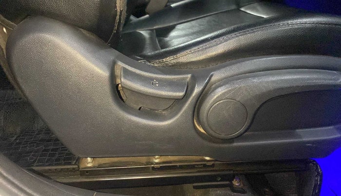 2019 Hyundai Elite i20 SPORTZ PLUS 1.2, Petrol, Manual, 47,325 km, Driver Side Adjustment Panel