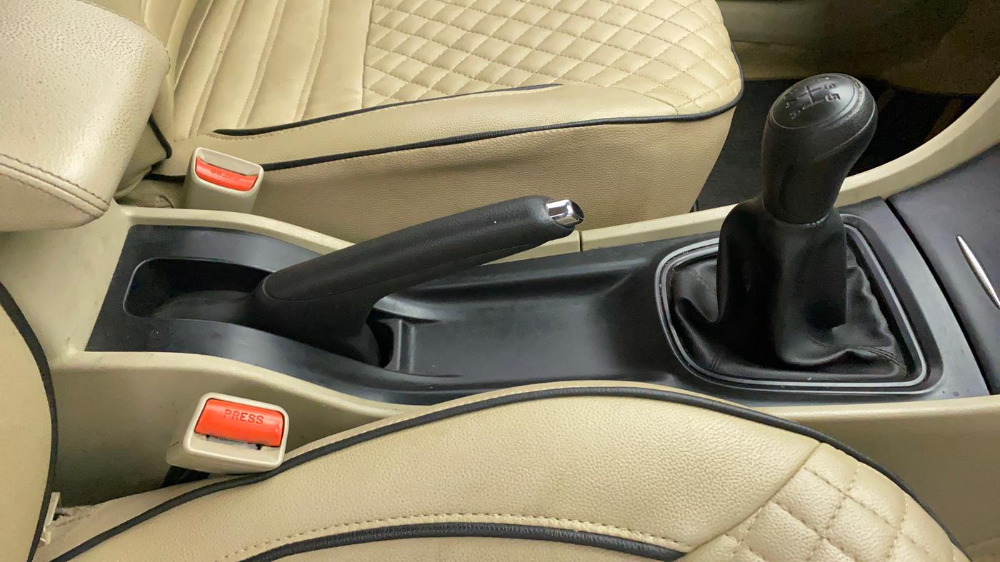 2021 Maruti Ciaz SIGMA 1.5 SHVS MT  PETROL, Petrol, Manual, 34,783 km, Gear Lever