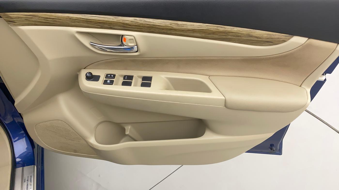 2021 Maruti Ciaz SIGMA 1.5 SHVS MT  PETROL, Petrol, Manual, 34,783 km, Driver Side Door Panels Control