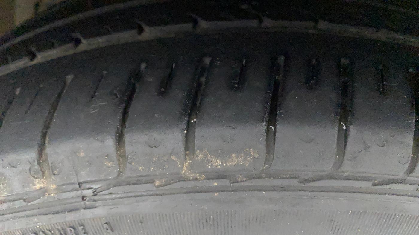 2021 Maruti Ciaz SIGMA 1.5 SHVS MT  PETROL, Petrol, Manual, 34,783 km, Left Front Tyre Tread