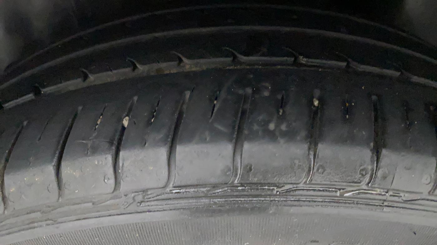 2021 Maruti Ciaz SIGMA 1.5 SHVS MT  PETROL, Petrol, Manual, 34,783 km, Left Rear Tyre Tread