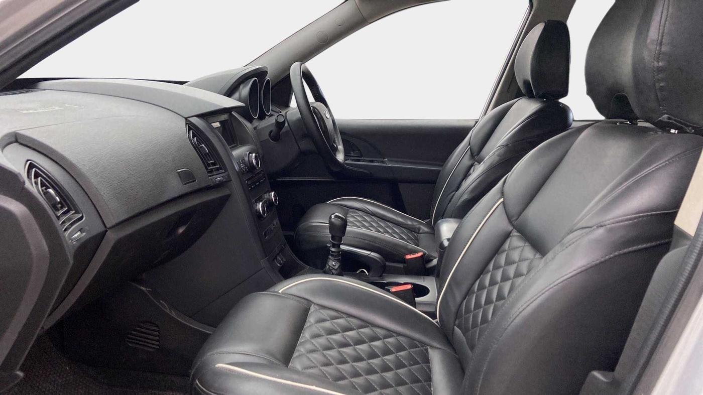 2019 Mahindra XUV500 W5, Diesel, Manual, 55,953 km, Right Side Front Door Cabin