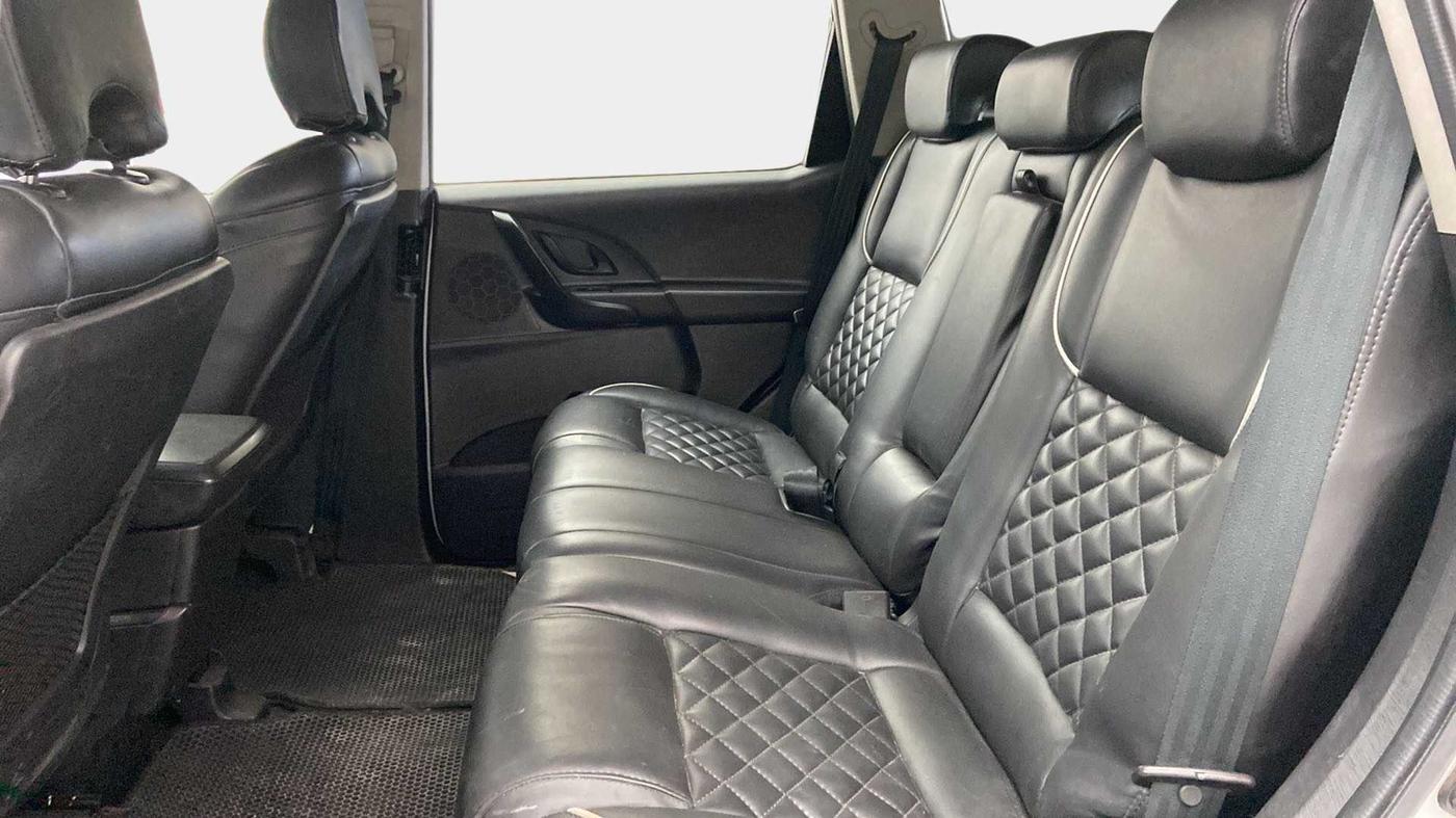 2019 Mahindra XUV500 W5, Diesel, Manual, 55,953 km, Right Side Rear Door Cabin