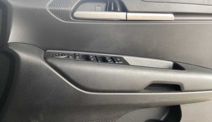 2021 KIA SONET HTK PLUS 1.2, Petrol, Manual, 36,155 km, Driver Side Door Panels Control