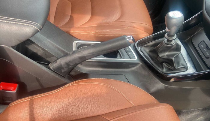 2020 MG HECTOR PLUS SHARP 1.5 PETROL TURBO HYBRID MT 6-STR, Petrol, Manual, 18,683 km, Gear Lever