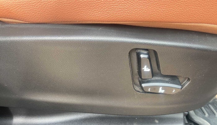 2020 MG HECTOR PLUS SHARP 1.5 PETROL TURBO HYBRID MT 6-STR, Petrol, Manual, 18,683 km, Driver Side Adjustment Panel