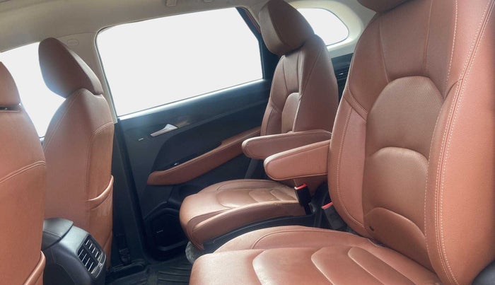 2020 MG HECTOR PLUS SHARP 1.5 PETROL TURBO HYBRID MT 6-STR, Petrol, Manual, 18,683 km, Right Side Rear Door Cabin