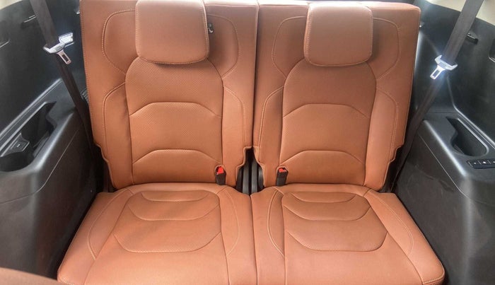 2020 MG HECTOR PLUS SHARP 1.5 PETROL TURBO HYBRID MT 6-STR, Petrol, Manual, 18,683 km, Third Seat Row ( optional )