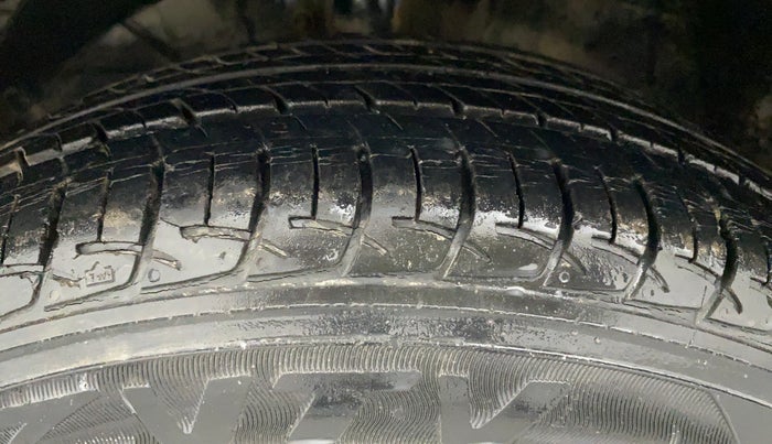 2017 Maruti Baleno DELTA PETROL 1.2, Petrol, Manual, 25,367 km, Left Front Tyre Tread