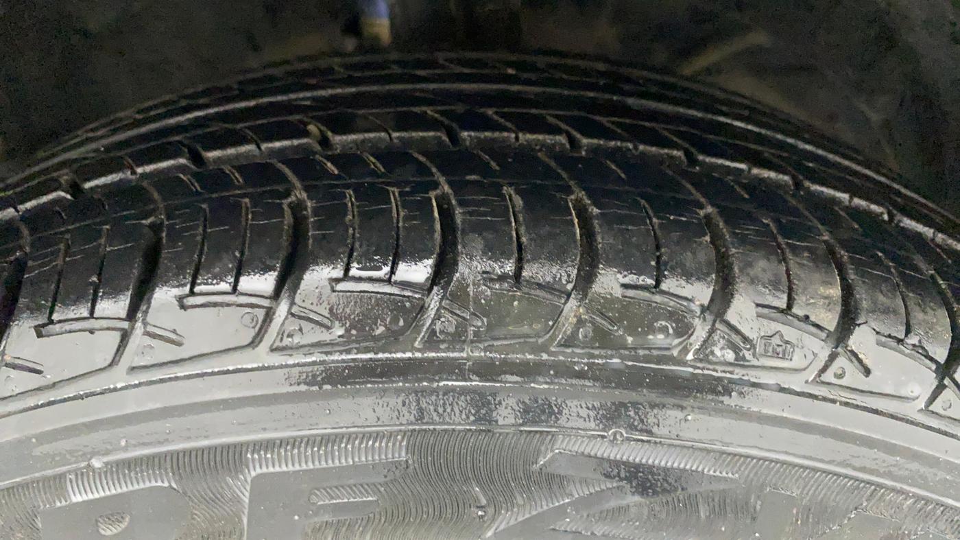 2017 Maruti Baleno DELTA PETROL 1.2, Petrol, Manual, 25,367 km, Right Front Tyre Tread