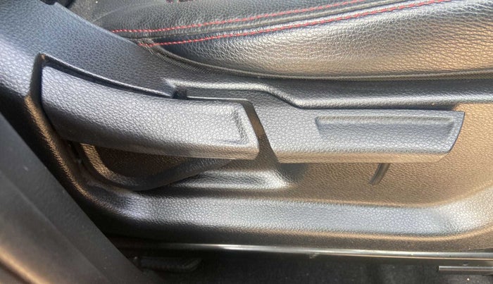 2022 KIA SONET GTX PLUS 1.0 DCT DUAL TONE, Petrol, Automatic, 12,221 km, Driver Side Adjustment Panel