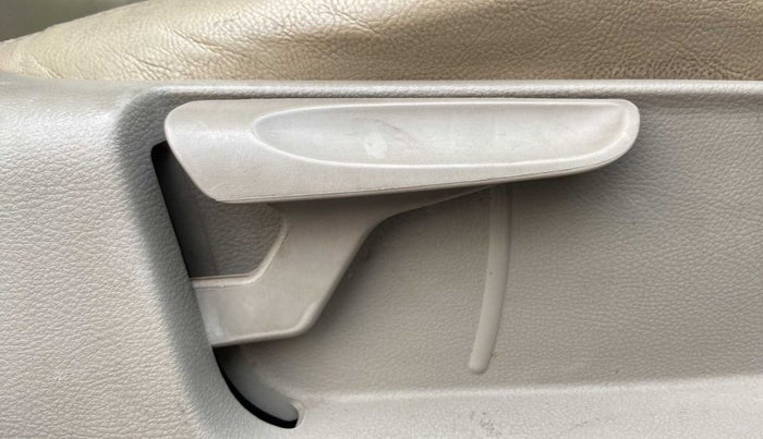 2014 Volkswagen Polo COMFORTLINE 1.2L, Petrol, Manual, 94,879 km, Driver Side Adjustment Panel