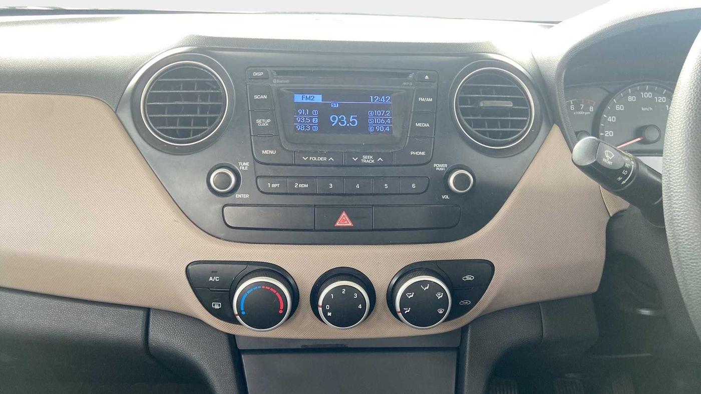 2015 Hyundai Xcent S (O) 1.2, Petrol, Manual, 73,467 km, Air Conditioner