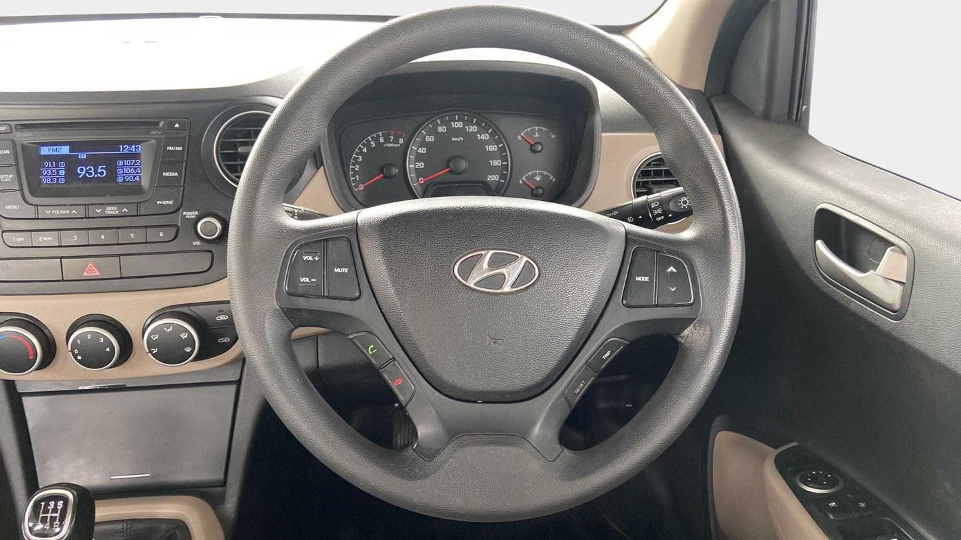 2015 Hyundai Xcent S (O) 1.2, Petrol, Manual, 73,467 km, Steering Wheel Close Up