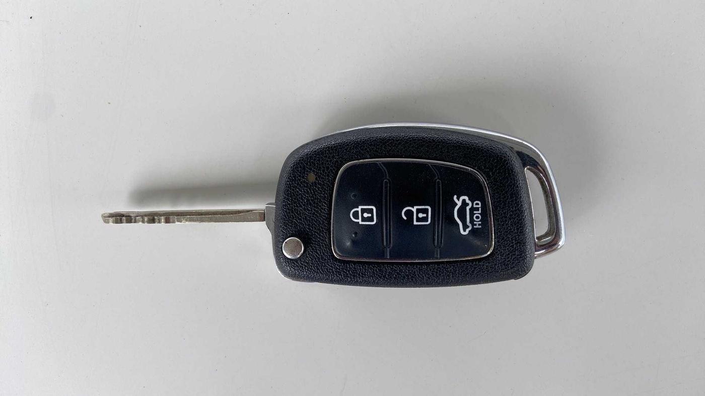 2015 Hyundai Xcent S (O) 1.2, Petrol, Manual, 73,467 km, Key Close Up