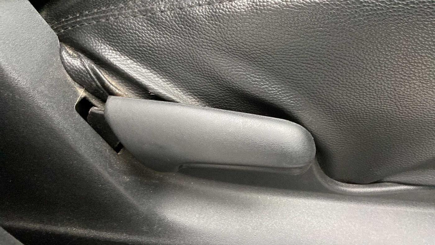 2021 Maruti Vitara Brezza VXI, Petrol, Manual, 25,562 km, Driver Side Adjustment Panel