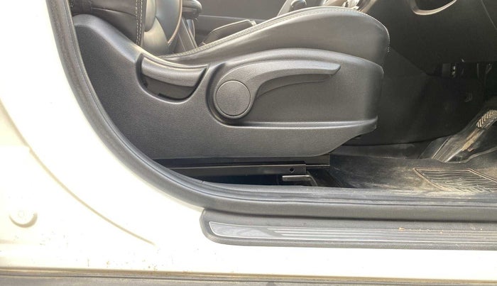 2018 Hyundai Creta SX 1.6 PETROL, Petrol, Manual, 1,20,545 km, Driver Side Adjustment Panel