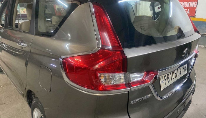 2022 Maruti Ertiga VXI CNG, CNG, Manual, 30,836 km, Left tail light - Minor scratches