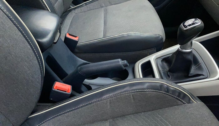 2019 Hyundai VENUE SX 1.0 TURBO DUAL TONE, Petrol, Manual, 75,919 km, Gear Lever
