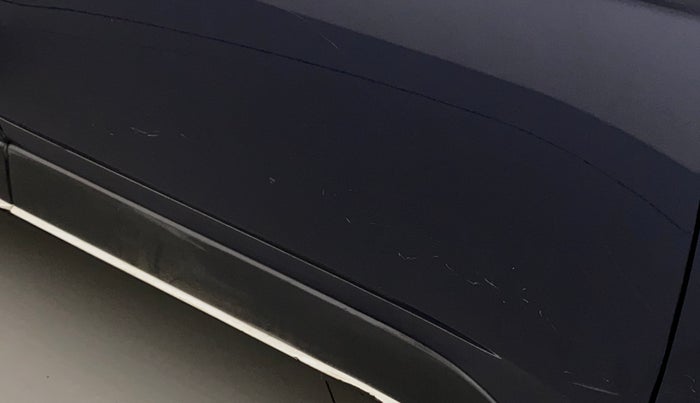 2019 Hyundai VENUE SX 1.0 TURBO DUAL TONE, Petrol, Manual, 75,919 km, Driver-side door - Minor scratches