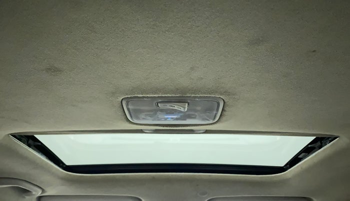 2019 Hyundai VENUE SX 1.0 TURBO DUAL TONE, Petrol, Manual, 75,919 km, Moonroof/ Sunroof