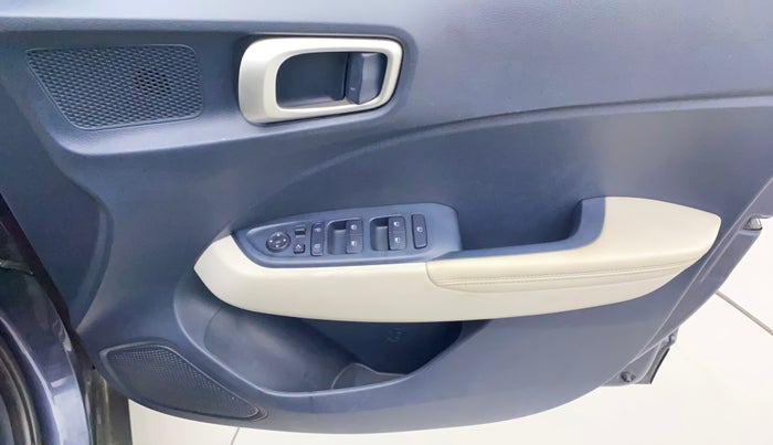 2019 Hyundai VENUE SX 1.0 TURBO DUAL TONE, Petrol, Manual, 75,919 km, Driver Side Door Panels Control
